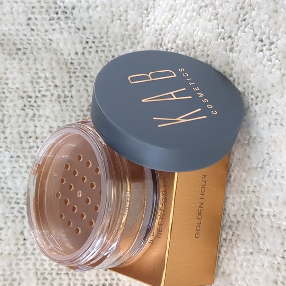 KAB Cosmetics ILLUMINATING DUST in GOLDEN HOUR, 5g/0.176oz - Picture 7 of 14